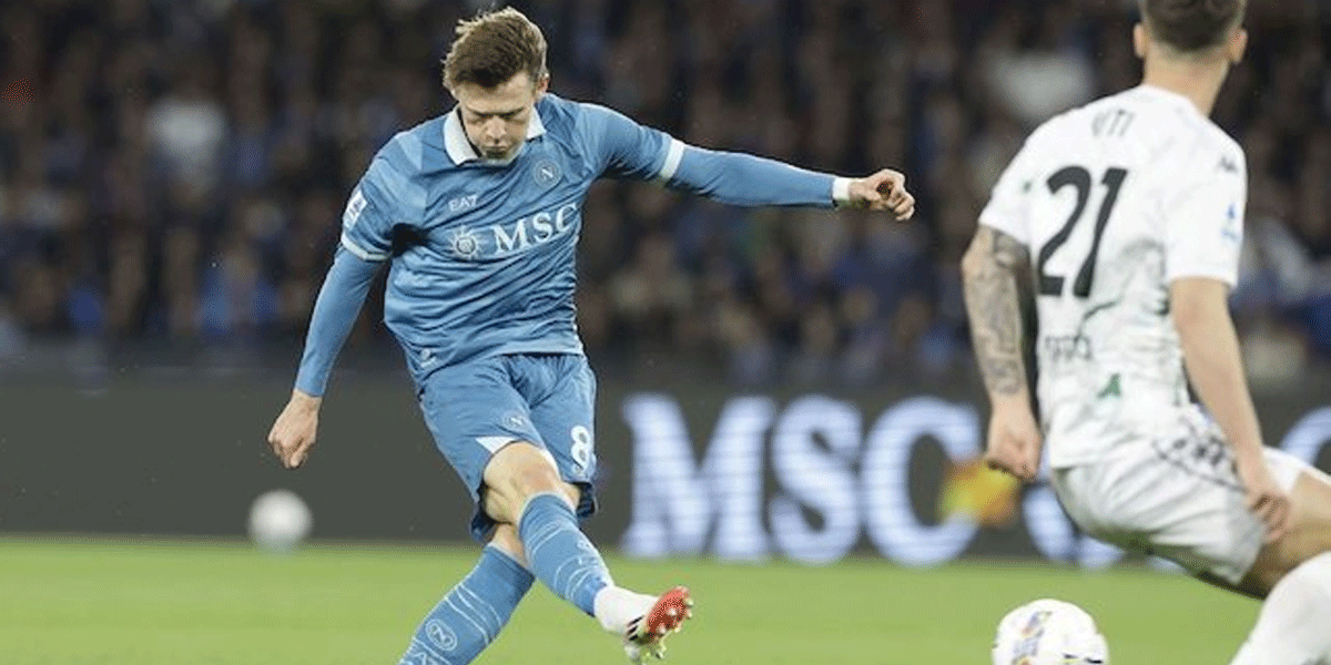Pindah ke Napoli dan Juara Serie A